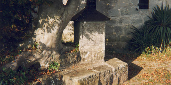 La pierre grave par C.G. Jung  l'extrieur de la Tour de Bolllingen